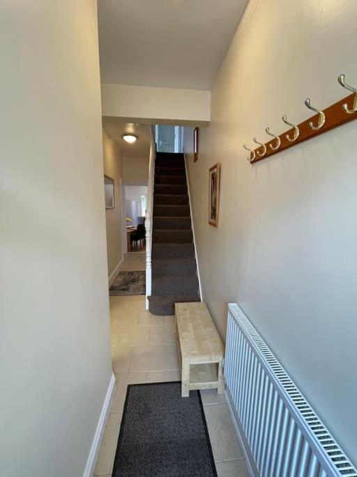 Beanies Lornestreet Four Bed House Apartment Swindon Exterior photo